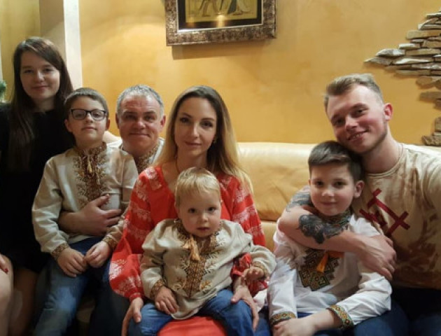 «Перше слово було Пеппа»: показали, як живе хлопчик, якого покинули в інфекційній лікарні. ВІДЕО
