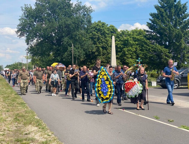 Волиняни попрощалися з загиблим у ДТП військовим В’ячеславом Борсуком