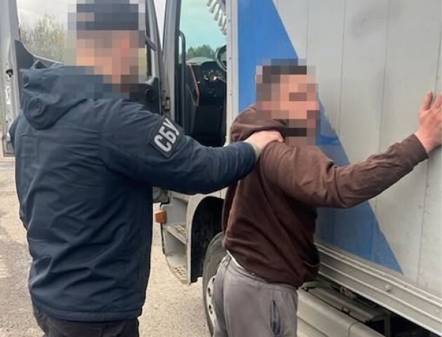 Завербували росіяни: в Луцьку зловили студента, який підпалив сходи суду