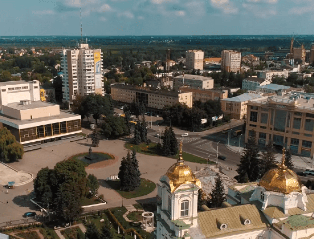 Лучан залучать до святкового оформлення Театрального майдану