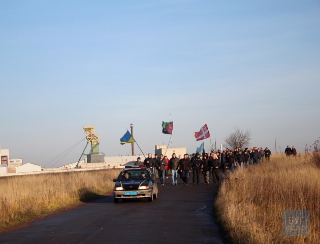У Нововолинську шахтарі пішли страйкувати під стіни мерії. ВІДЕО