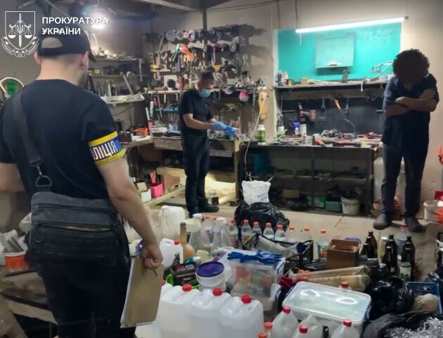 У селі в Луцькому районі накрили лабораторію, де робили психотропи
