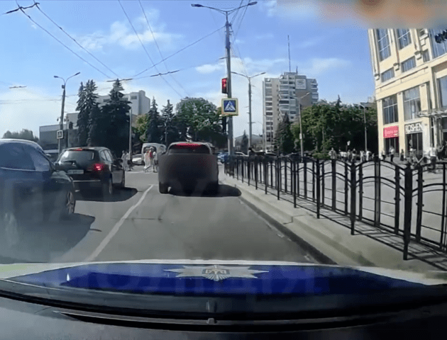 У Луцьку поліцейські затримали 14-річного юнака, який їздив на Range Rover
