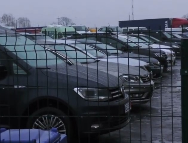 Волинським власникам євроблях розповіли, як легалізувати авто. ВІДЕО