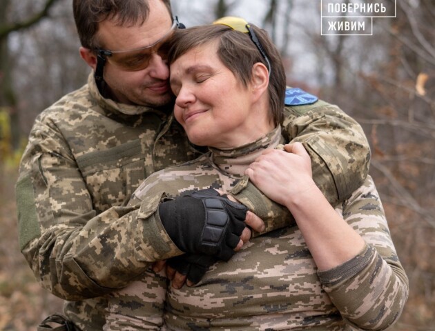 3 тижні були в окупації: багатодітна мама відправила дітей в Луцьк, а сама з чоловіком пішла служити