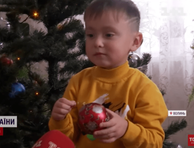 Головне – не психувати: 4-річний волинянин продовжує заспокоювати маму і мріє про зустріч з татом