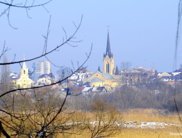 По-справжньому сніжна та морозна зима у Луцьку. ФОТО