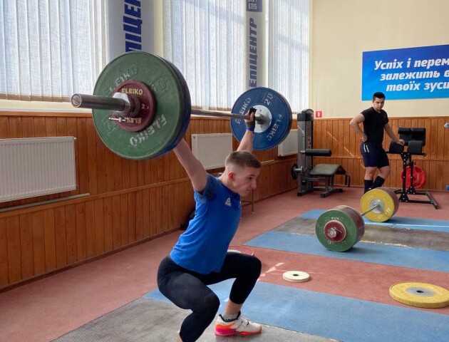Важкоатлет з Волині представить Україну на чемпіонаті світу