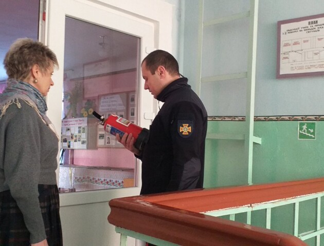 На Волині рятувальники перевіряють пожежну безпеку в школах