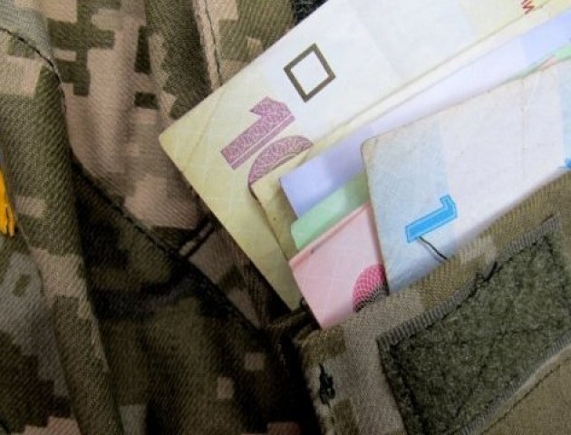 В Україні підвищать зарплату військовикам на 30%