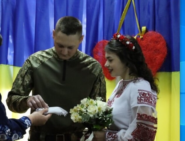 На Волині перед поверненням на службу одружився ще один військовий. ФОТО