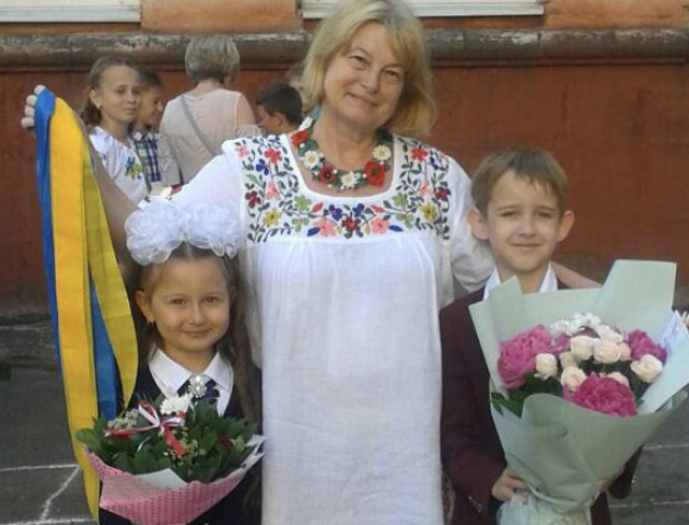 Батьки та учні 1-А класу школи №5 Луцька вітають Галину Дубовик з днем народження
