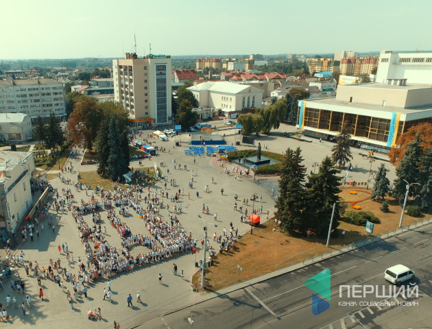У Луцьку - флешмоб до Дня Незалежності. ФОТО. ВІДЕО
