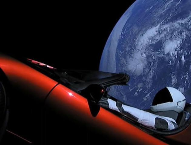 Tesla Roadster Ілона Маска може зіткнутися з Землею