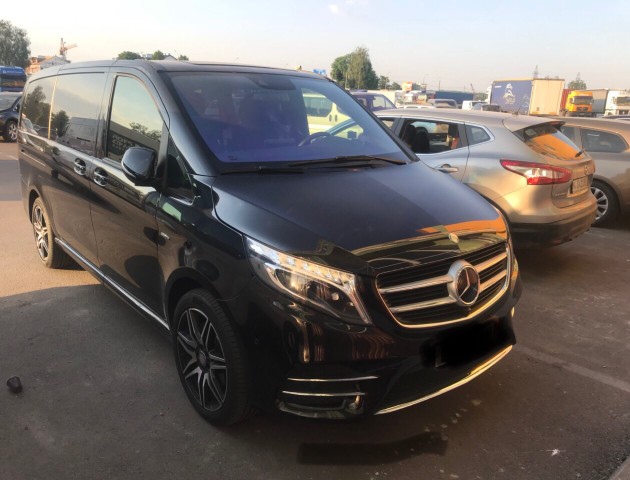 Волинські митники вилучили Mercedes за півтора мільйона