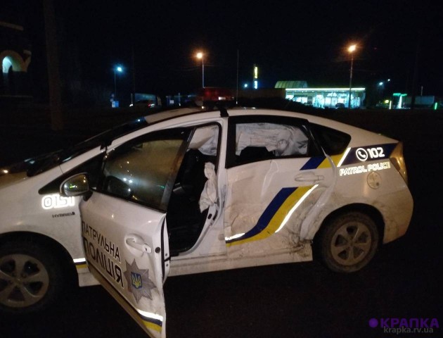 Нічна погоня у Рівному: п’яний водій розтрощив поліцейське авто. ФОТО