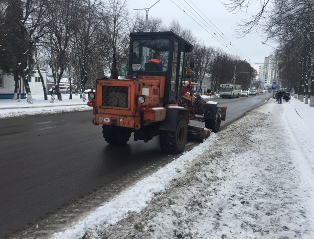 Як у Луцьку розчищають сніг. ФОТО