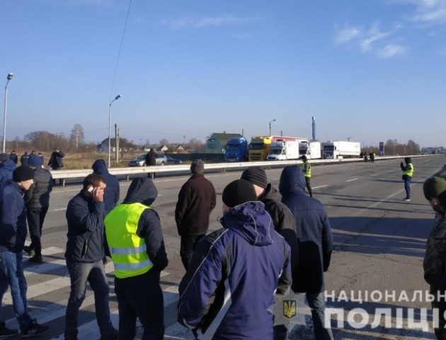 Митники просять волинян не блокувати рух на автошляху Київ-Ковель-Ягодин