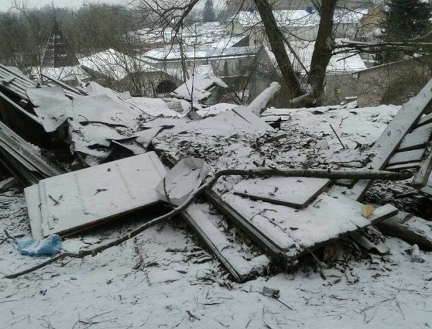 Муніципали знесли старі дерев'яні конструкції на Гаврилюка