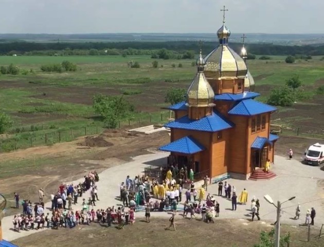 Волинський священик розповів, як облаштовують храм у Волновасі. ФОТО