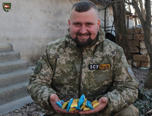 У 14-й бригаді служить військовий «Батончик», який частує друзів – цукерками, ворогів – снарядами