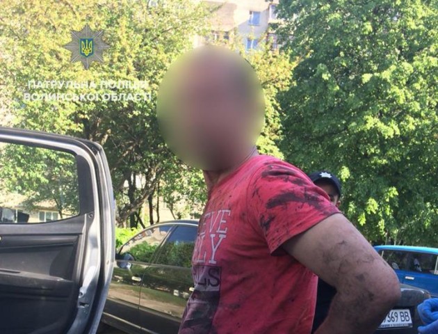 Патрульні Луцька оперативно затримали підозрюваного у крадіжці . ВІДЕО. ФОТО