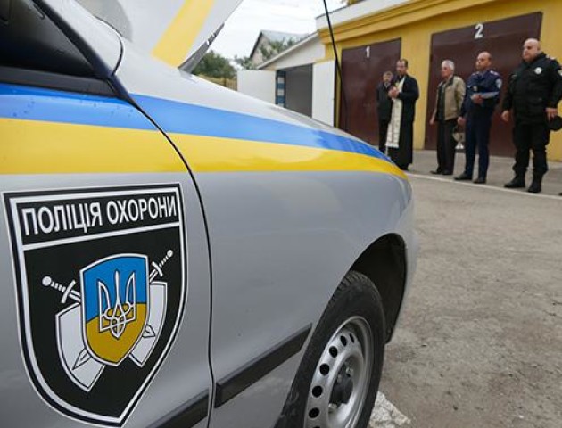 Співробітник поліції охорони заявив, що їх змушують купувати «безкоштовну» форму