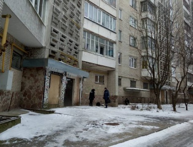 У підвалі луцького будинку знайшли тіло безхатька