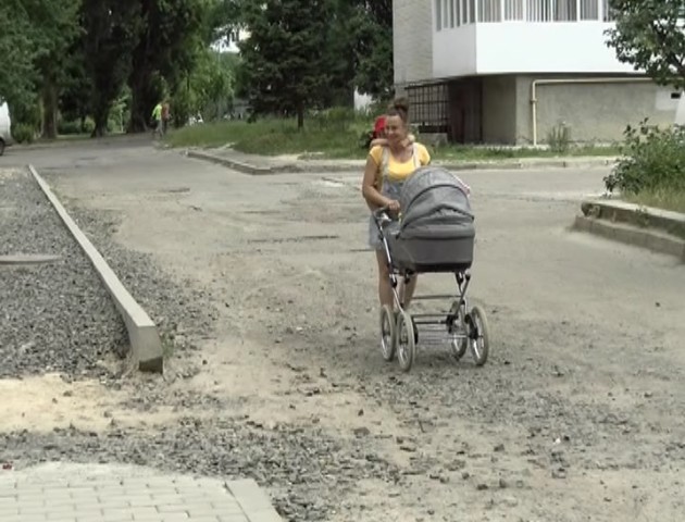 Через «катакомби» в луцькому дворі дитина травмувала руку. ВІДЕО