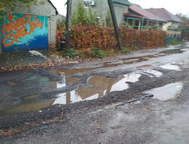 У Луцьку відремонтована дорога вкрилася ямами