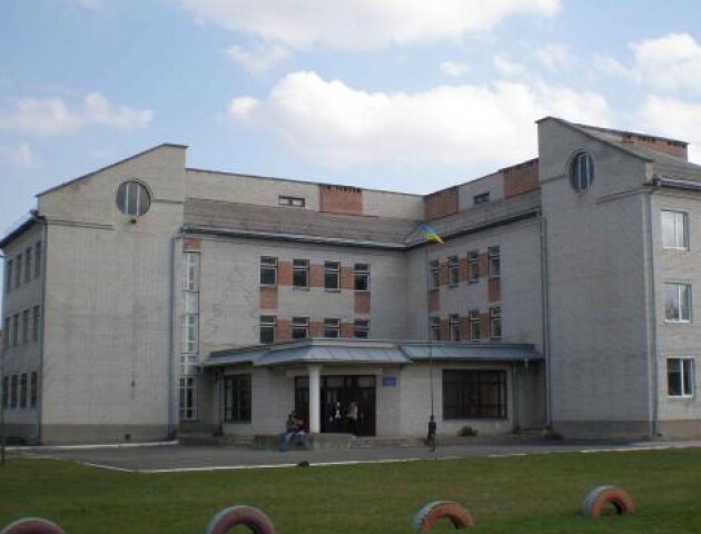 Влада Луцька обіцяє взятися за добудову 13-ї школи вже наступного року. Гроші проситимуть у держави