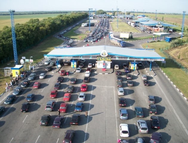 У Польщі хочуть закрити «зелені смуги» на кордоні для українських авто, – ЗМІ