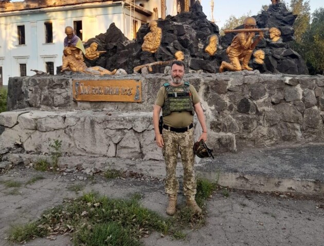 Не зраджує присязі навіть у мирному одязі. Історія захисника
