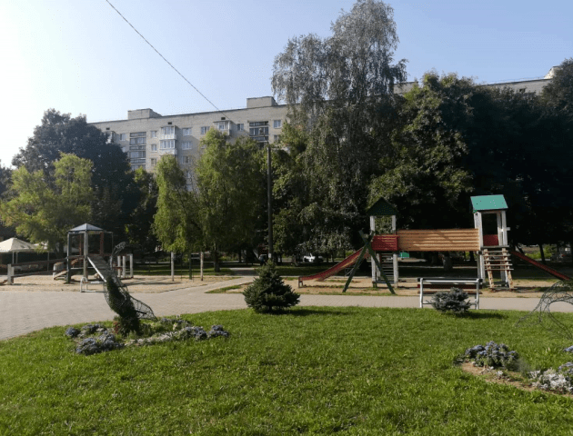 У Луцьку вимагають відремонтувати дитячий майданчик