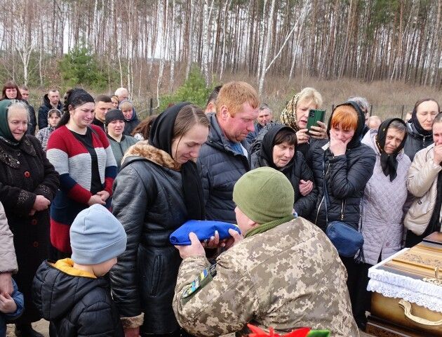 Осиротіли двоє маленьких синочків. Волинь попрощалась із Героєм