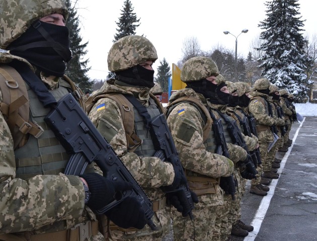 Якщо люди в камуфляжі забиратимуть  житло – викликайте поліцію, - Міноборони