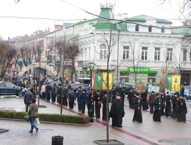 У Луцьку відбувся Страсний хресний хід