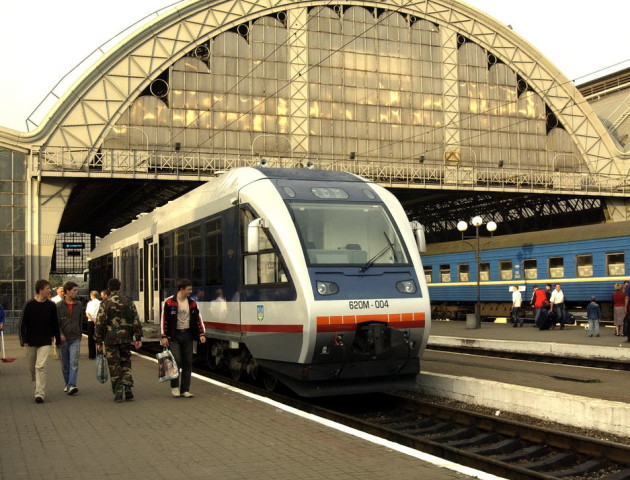 Замість рейкового автобуса Луцьк-Львів курсуватиме потяг