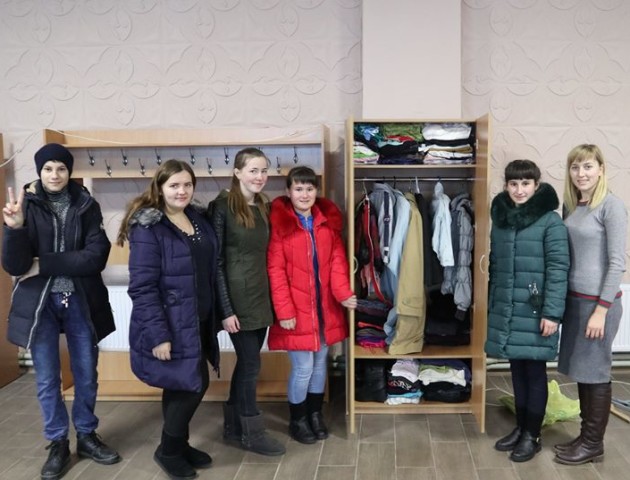 У громаді на Волині придумали, куди подіти непотрібний одяг. ФОТО