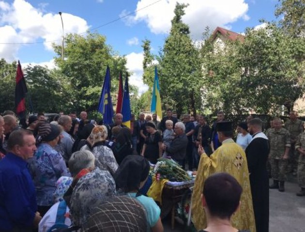 У Володимирі прощаються із загиблим Василем Крищуком. ФОТО