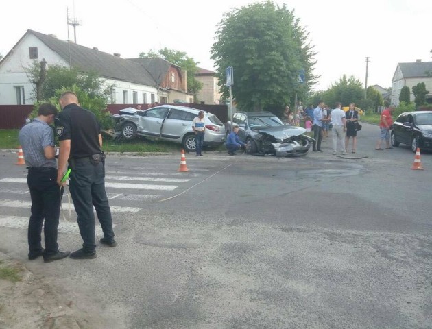 Розтрощені автомобілі – в Ківерцях трапилася аварія