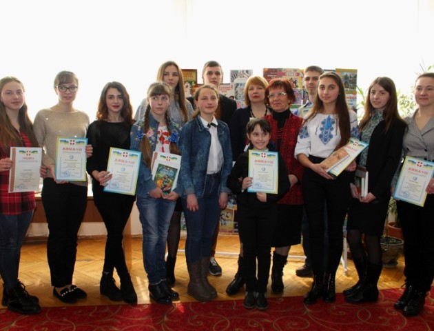 У луцькій бібліотеці нагородили переможців конкурсу «Думи і мрії»