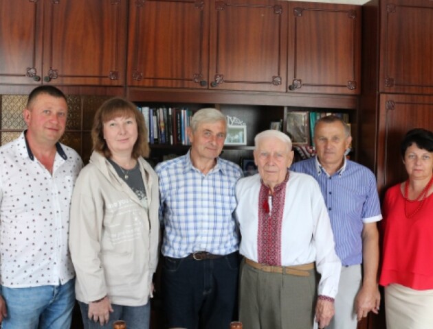 На Волині привітали з ювілеєм ветерана будівельної галузі. ФОТО