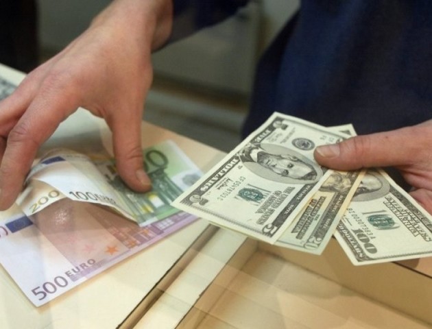Курс валют на 22 березня: долар продовжує падати