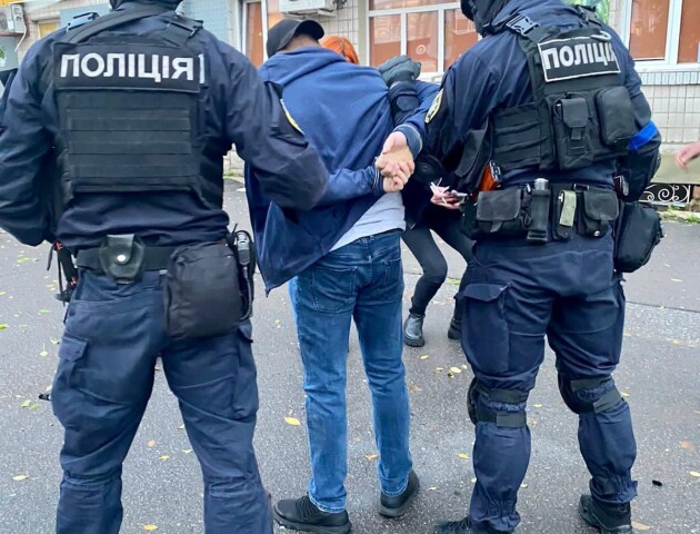 Волинські поліцейські затримали чоловіка, котрий незаконно збував перероблену вогнепальну зброю