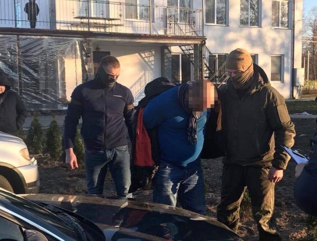 Будинок, земля та кредити: що у декларації поліцейського з Волині, затриманого на хабарі