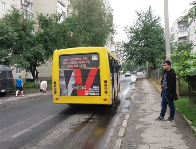 «Літаю по салону, падаю, а потім чую: «Заткни рот!»: карколомна поїздка лучанки у маршрутці. ФОТО