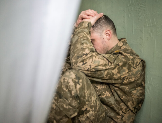 На Волині 25-річний військовий встромив собі у живіт ніж