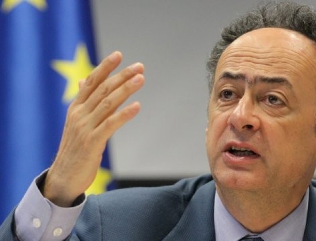 ЄС вимагає від української влади припинити заважати роботі НАБУ