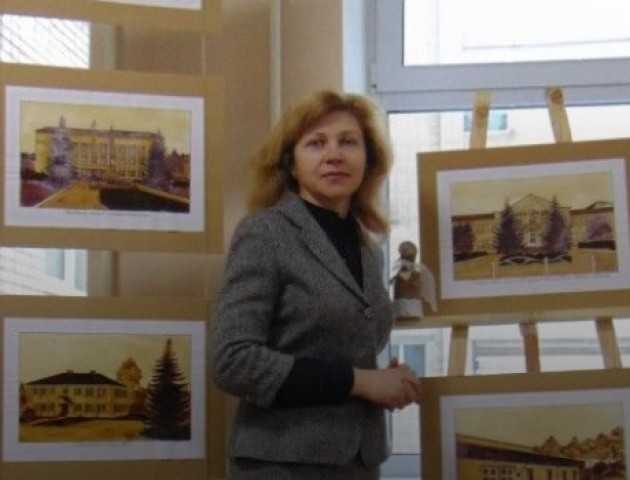 Вчителька історії зробила оригінальний подарунок для Маневицької РДА. ФОТО